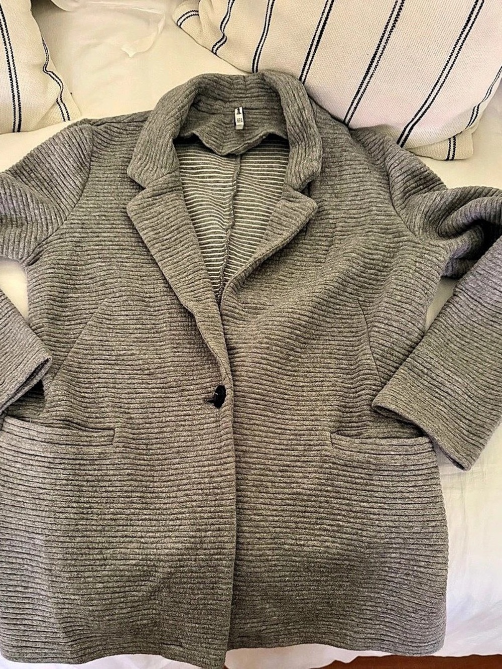 Stradivarius Ribbed Blazer in Gray Size small  Like New